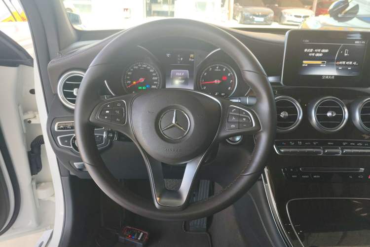 Used Mercedes-Benz GLC 2016 GLC 260 4MATIC Luxury Model
