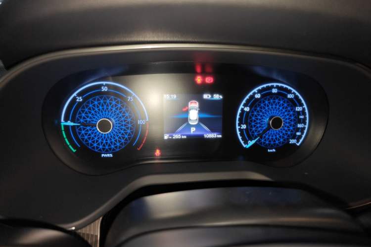 Used Hongqi E-QM5 2022 431 km Charge & Enjoy Edition
