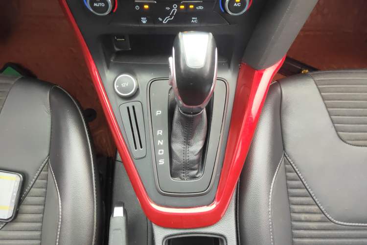 Used Ford Focus 2017 Hatchback 1.6L Automatic Fashion Edition Smart Drive Version
