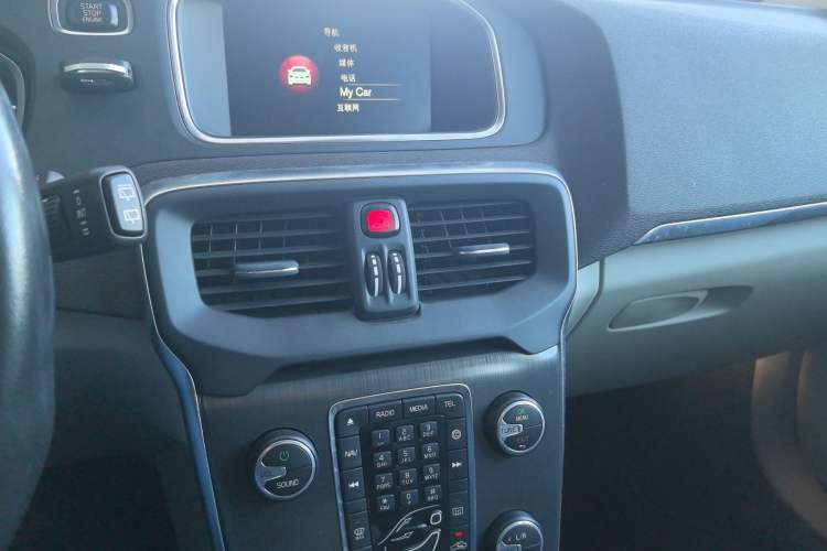 Used Volvo V40 2016 T3 Zhiyi Edition
