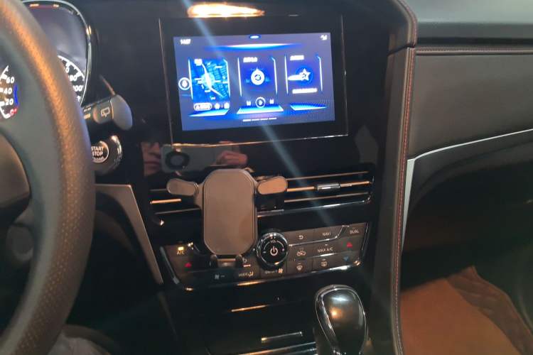 Used Venucia T70 2018 2.0L CVT Smart Enjoyment Version
