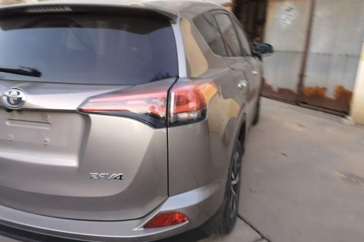 Used Toyota RAV4 2019 2.0L CVT Two-Wheel Drive Pioneer Edition China V Standard
