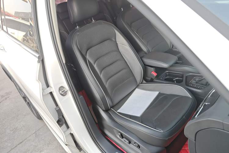 Used Volkswagen Tiguan L 2019 Restyled 330TSI Automatic Two-Wheel Drive R-Line Flagship Version China VI Standard