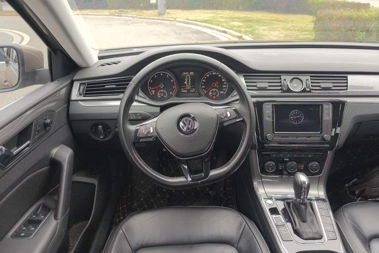 Used Volkswagen Passat 2017 280TSI DSG Luxury Edition
