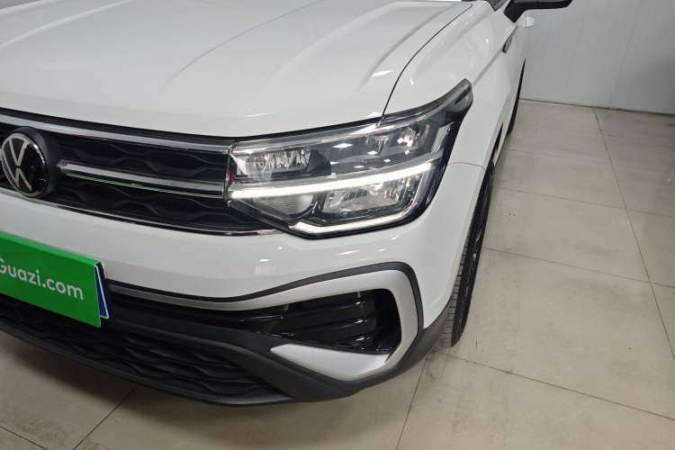 Used Volkswagen Tharu 2023 300TSI Two-Wheel-Drive Crescent Edition
