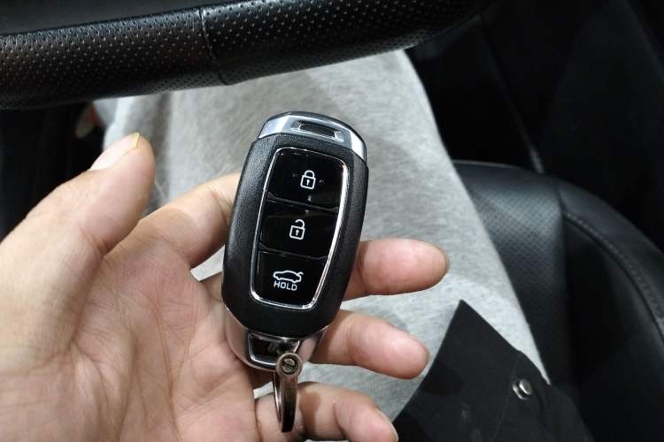 Used Hyundai Elantra 2021 1.5L CVT LUX Prestige Edition