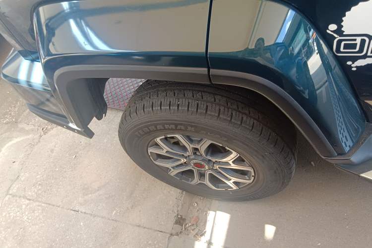 Used Beijing Auto BJ40 2019 2.0T Automatic Four-Wheel Drive Urban Hunter Edition Premium Model China V Emission Standard
