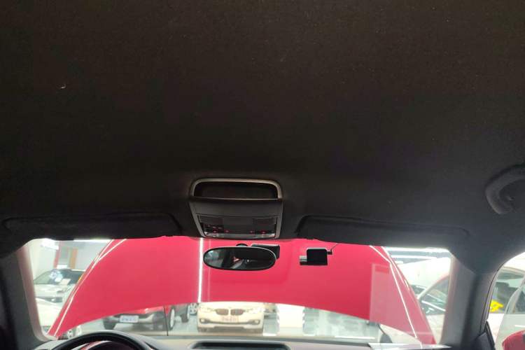 Used Volkswagen Beetle 2015 180TSI model
