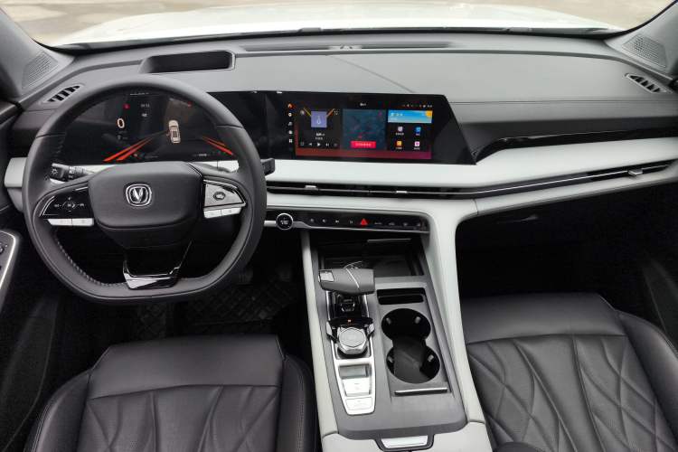 Used Changan CS75 PLUS 2024 3rd Generation Champion Edition 2.0T Intelligent Drive Performance Model
