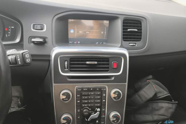 Used Volvo V60 2015 T5 Zhiyi Edition