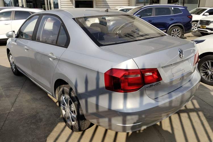 Used Volkswagen Jetta 2015 1.6L Automatic Fashion Model
