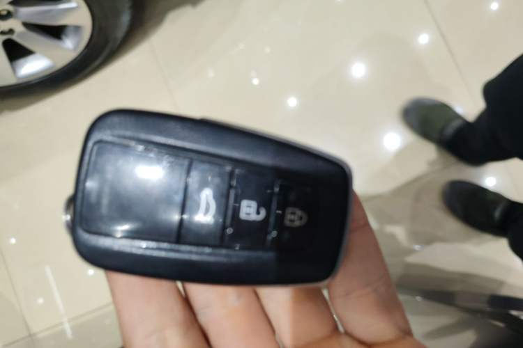 Used Toyota Avalon 2019 2.0L XLE Premium Edition China VI
