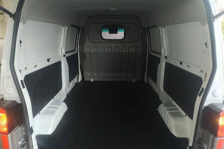 Used Jinbei Hiace X30 2021 1.5L Comfort Model Base Version (No Air Conditioning) Van China VI Standard SWC15M
