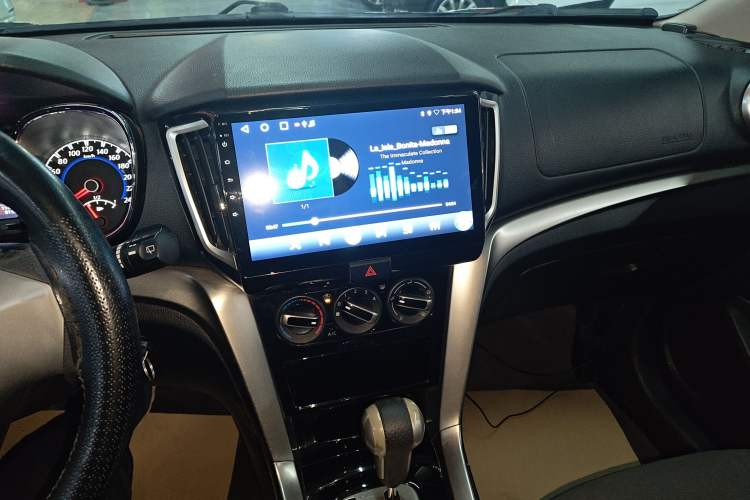 Used Venucia T70 2016 2.0L CVT Smart Choice Edition
