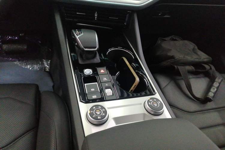 Used Volkswagen Touareg 2021 3.0 TSI Luxury Edition Black Diamond Sport Package
