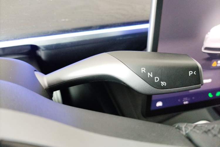 Used Tesla Model Y 2023 Rear-Wheel-Drive Version
