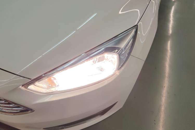 Used Ford Focus 2018 Sedan Classic 1.6L Automatic Trendy SmartDrive Edition
