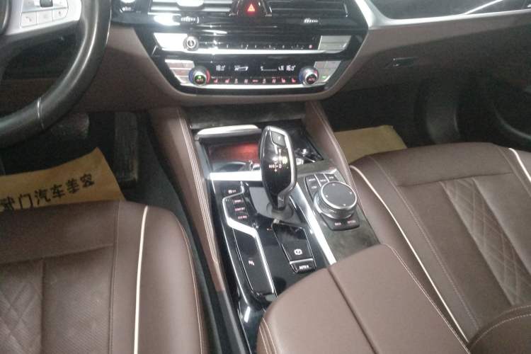 Used BMW 5 Series 2022 Second Facelift 525Li M Sport Package
