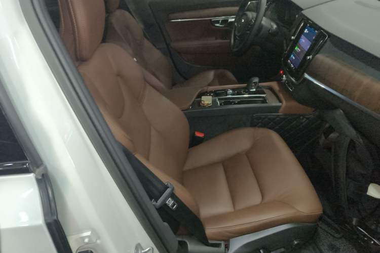 Used Volvo V90 2023 Cross Country B5 AWD Smart Range Edition