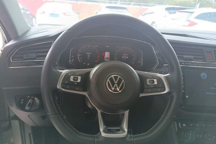 Used Volkswagen Tiguan L 2021 330TSI Automatic Two-Wheel Drive R-Line Enhanced Edition
