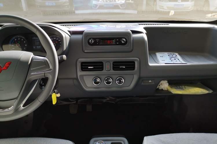 Used Wuling Yangguang 
