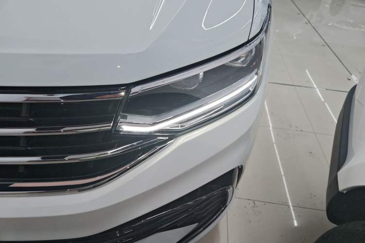 Used Volkswagen Tiguan L 2024 Outstanding Model 330TSI Automatic Two-Wheel Drive R-Line Dragon Glory Edition
