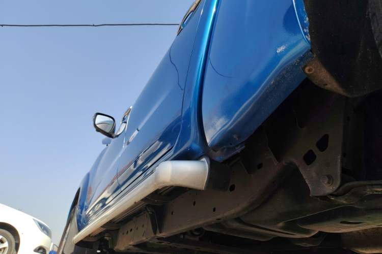 Used Dongfeng Ruichi 6 2023 Revised Version 2.3T Manual Two-Wheel Drive Diesel Standard Trim with Long Cargo Bed
