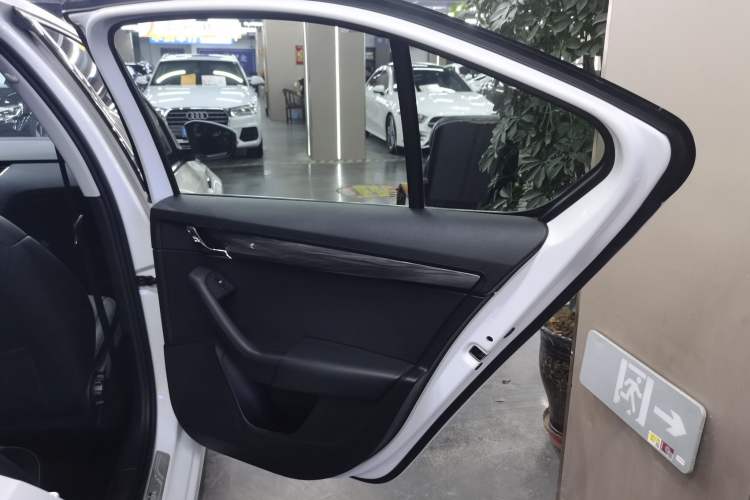 Used Skoda Octavia 2017 1.6L Automatic Smart Drive Edition
