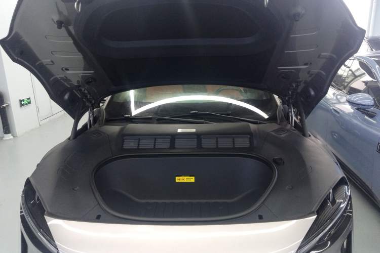 Used  YU7 2025 Ultra-Long Range High-Performance All-Wheel-Drive Max Edition