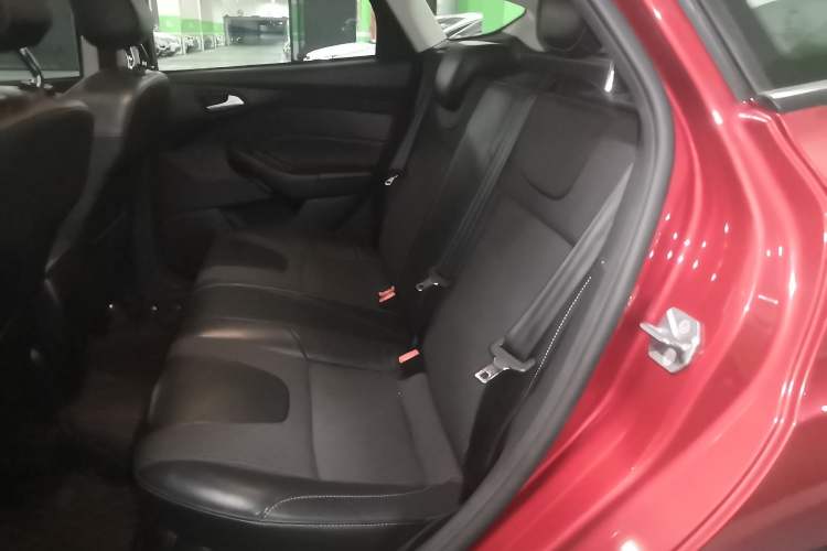 Used Ford Focus 2012 Hatchback 1.6L Automatic Fashion Edition
