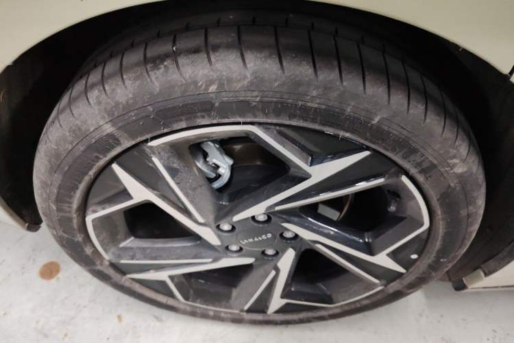 Used Lynk & Co 07 2024 EM-P 126 Long-Range Halo
