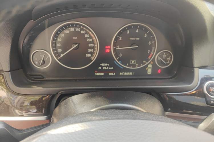 Used BMW 5 Series 2014 528Li Leading Model