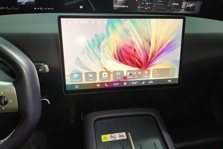 Used  07 2024 Max Extended-Range Edition
