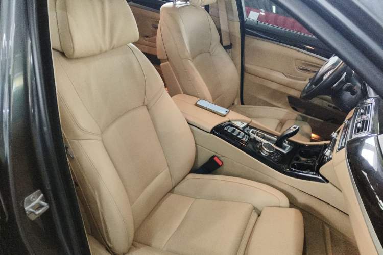 Used BMW 5 Series 2015 535Li Leading Model
