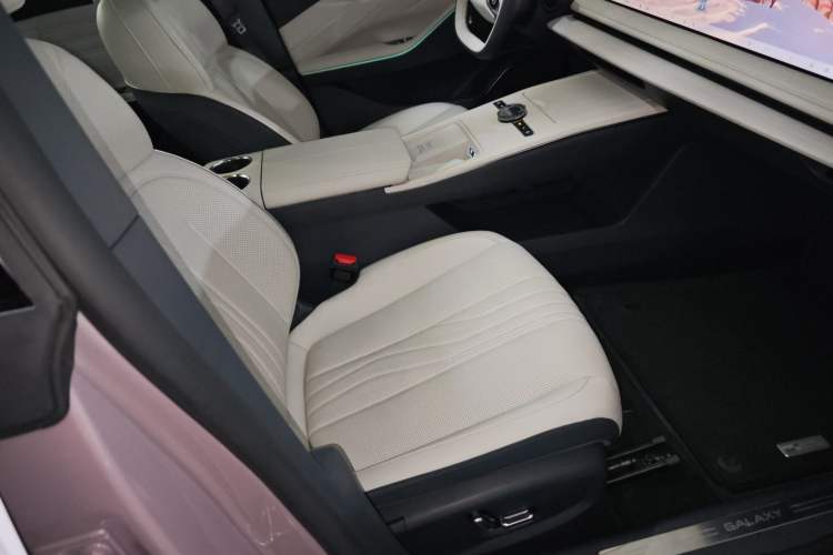 Used  E8 2024 550 km Range Rear-Drive MAX
