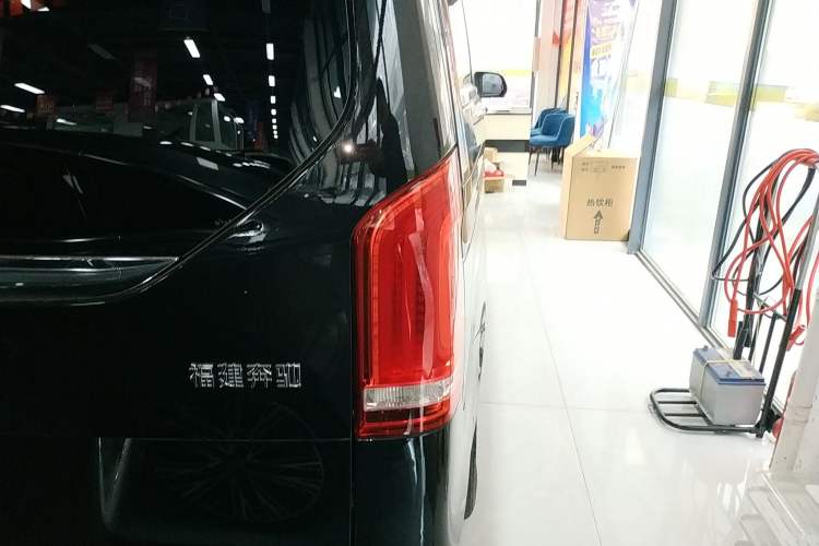 Used Mercedes-Benz V-Class 2022 V 260 Avantgarde Edition
