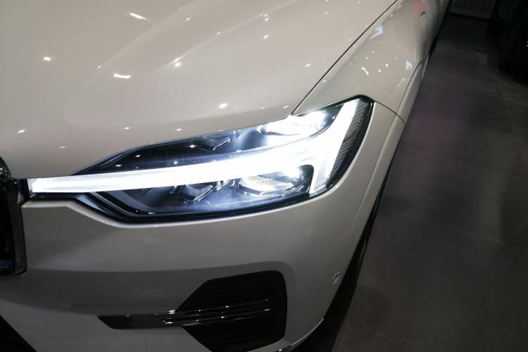 Used Volvo XC60 New Energy 2025 Plug-in Hybrid Long-Range All-Wheel Drive Smart Luxury Edition
