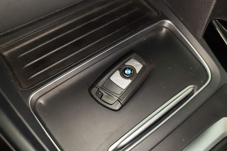 Used BMW 3 Series 2016 320Li Ambition Model
