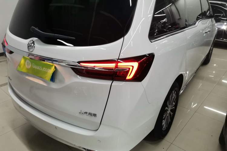 Used Buick GL8 2023 Facelifted Land Cruiser Executive Luxury Version