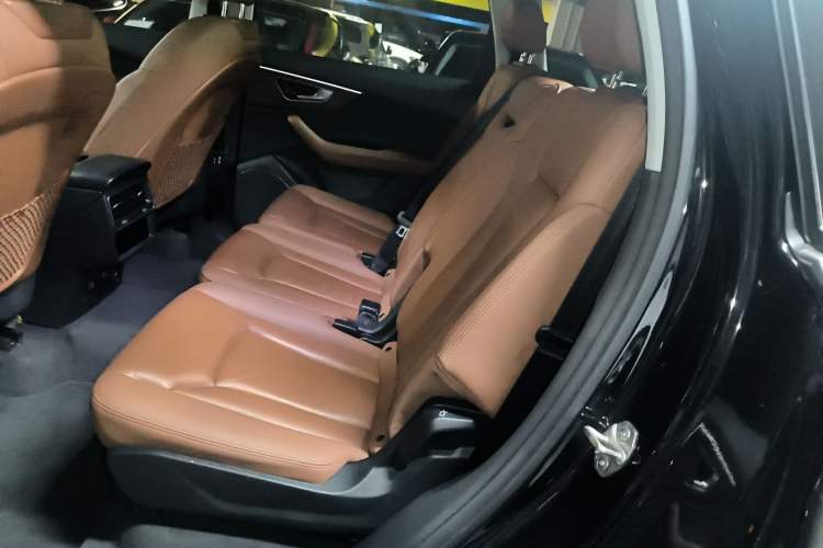 Used Audi Q7 2021 55 TFSI quattro S line Sport model
