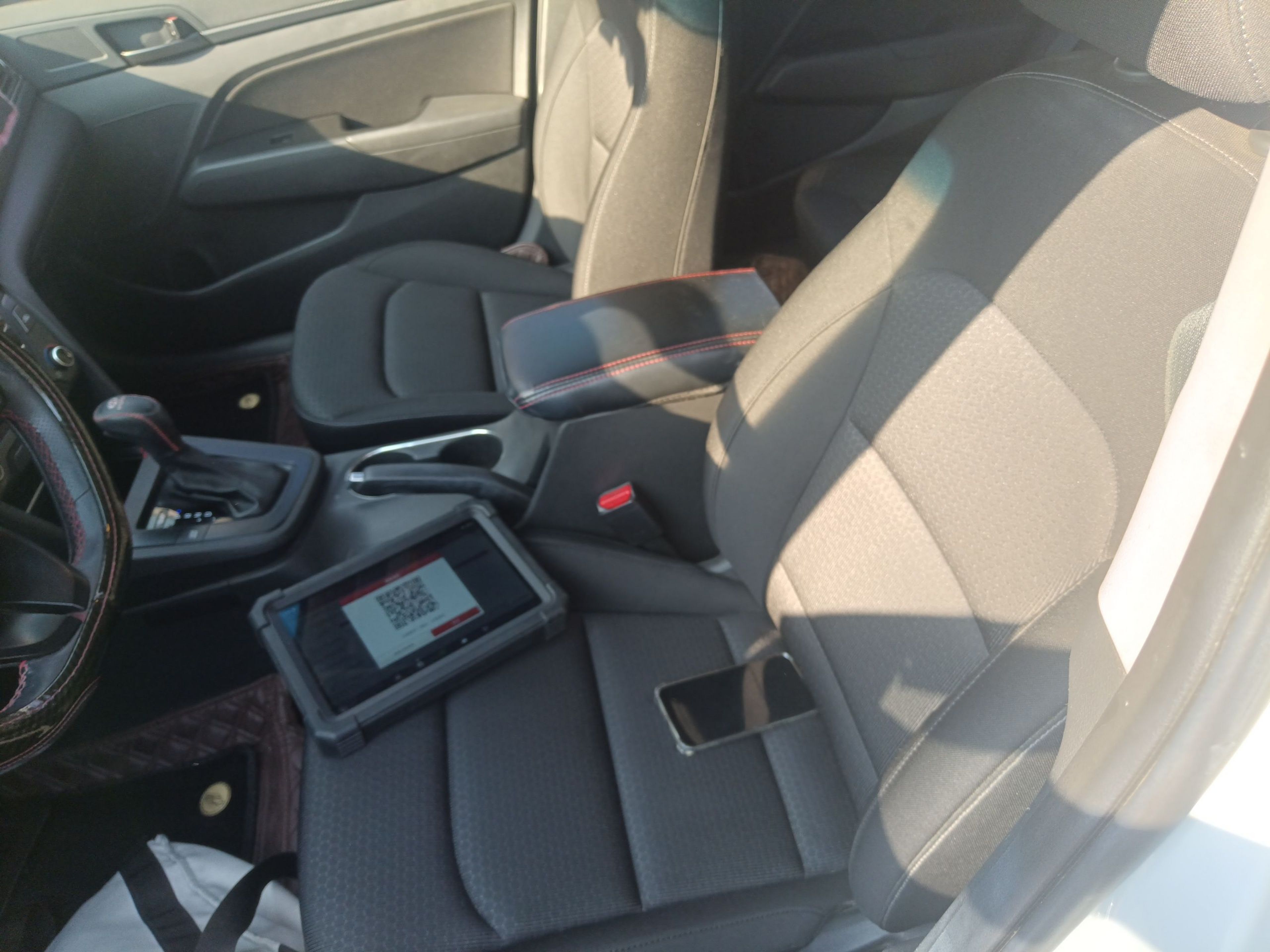 Переднее сиденье в автомобиле