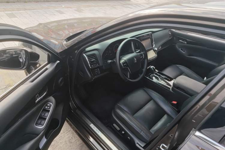 Used Toyota Crown 2015 2.0T Fashion Edition
