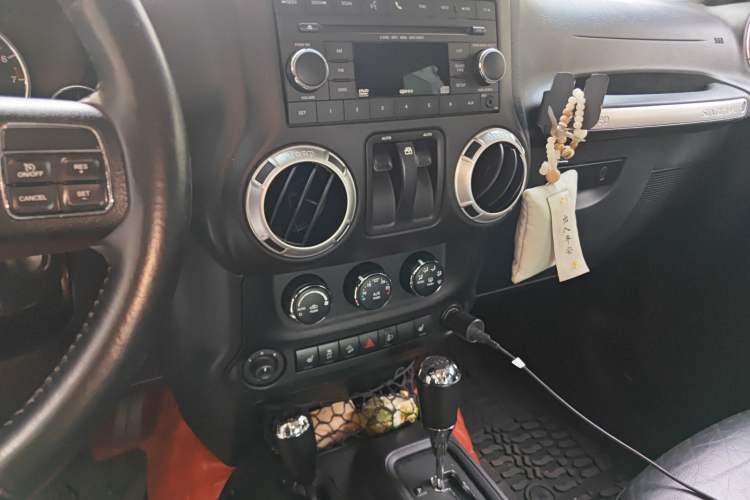 Used  Wrangler 2015 3.6L Rubicon Two-Door Comfort Edition
