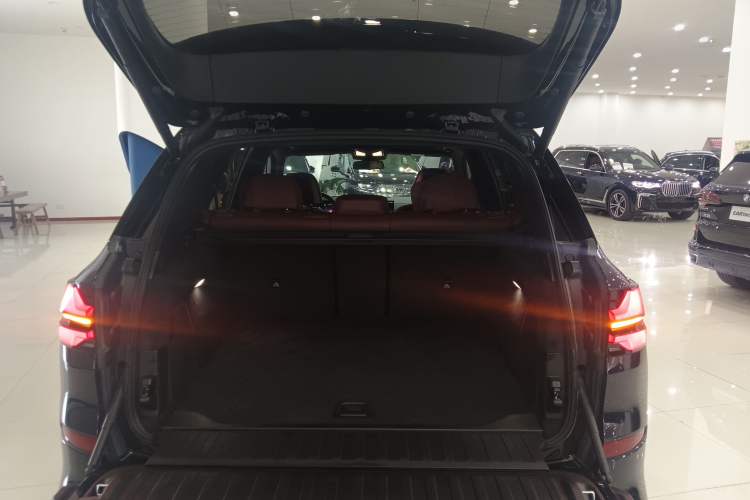 Used BMW X5 2023 xDrive 40Li M Sport Night Edition Package