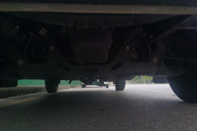 Used Iveco Daily 2021 2.5T A35 M1 Passenger Van 5-9 Seater Short Wheelbase Mid-Roof Design Single Tire Manual Doors
