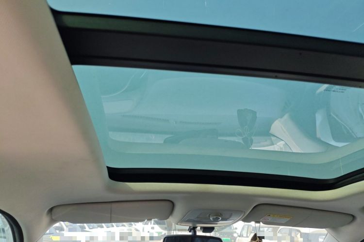 Used Roewe RX8 2019 30T Smart Connectivity Two-Wheel Drive Supreme Flagship Edition
