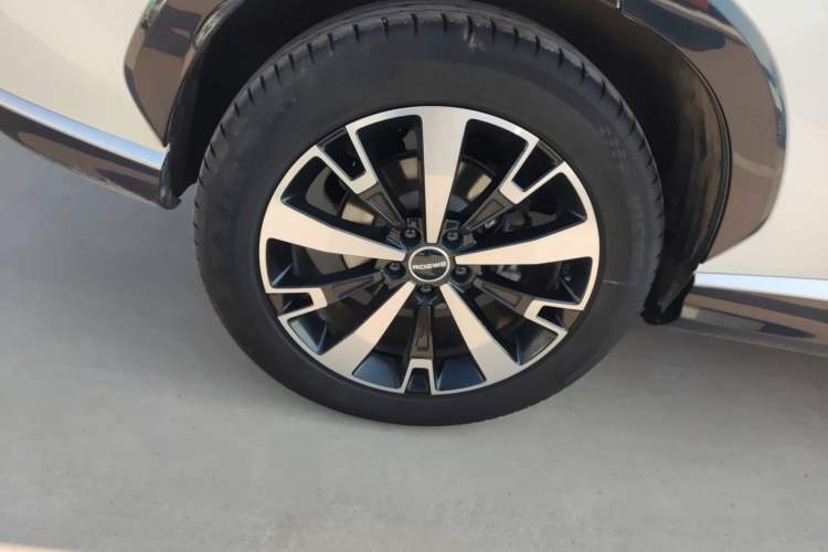 Used Roewe D5X DMH 2024 135 Tech Edition