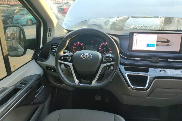 Used SAIC MAXUS Xintu V70 2023 2.0T Elite Edition Automatic Long Wheelbase Low Roof – 6/7 Seats