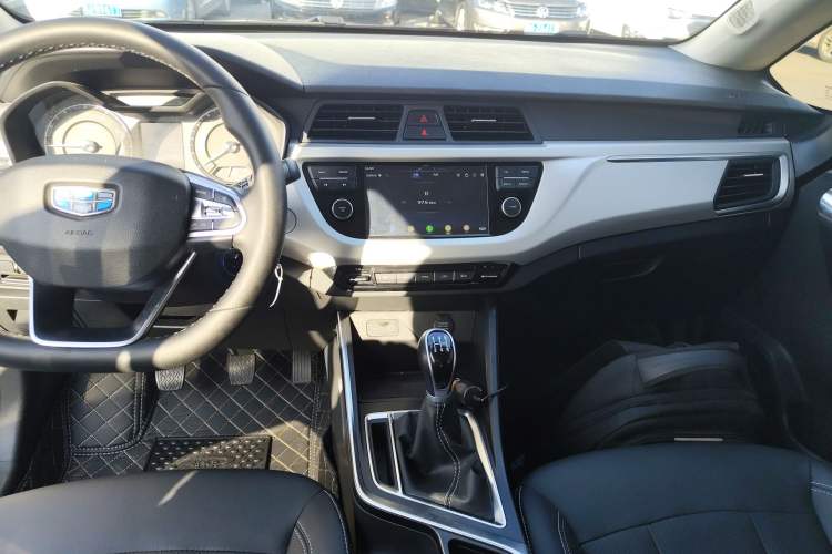 Used Geely Auto Vision X3 2019 Upgraded Model 1.5L Manual Elite Version
