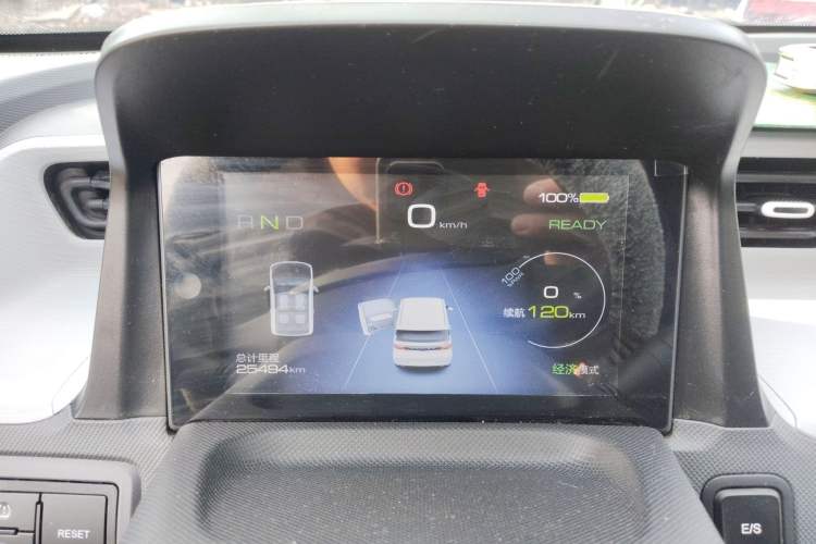 Used Wuling Hongguang MINIEV 2021 Macaron Sandwich Model 120 km Lithium Iron Phosphate